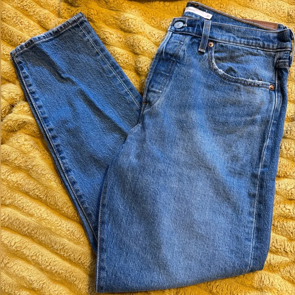 Levi's Women's Straight Leg Wedge Jean - Picture 6 of 7